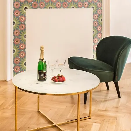 Apartment Downtown Designer Karlin