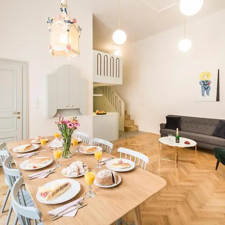 Downtown Designer Karlin Apartment Prague