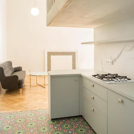 Apartment Downtown Designer Karlin